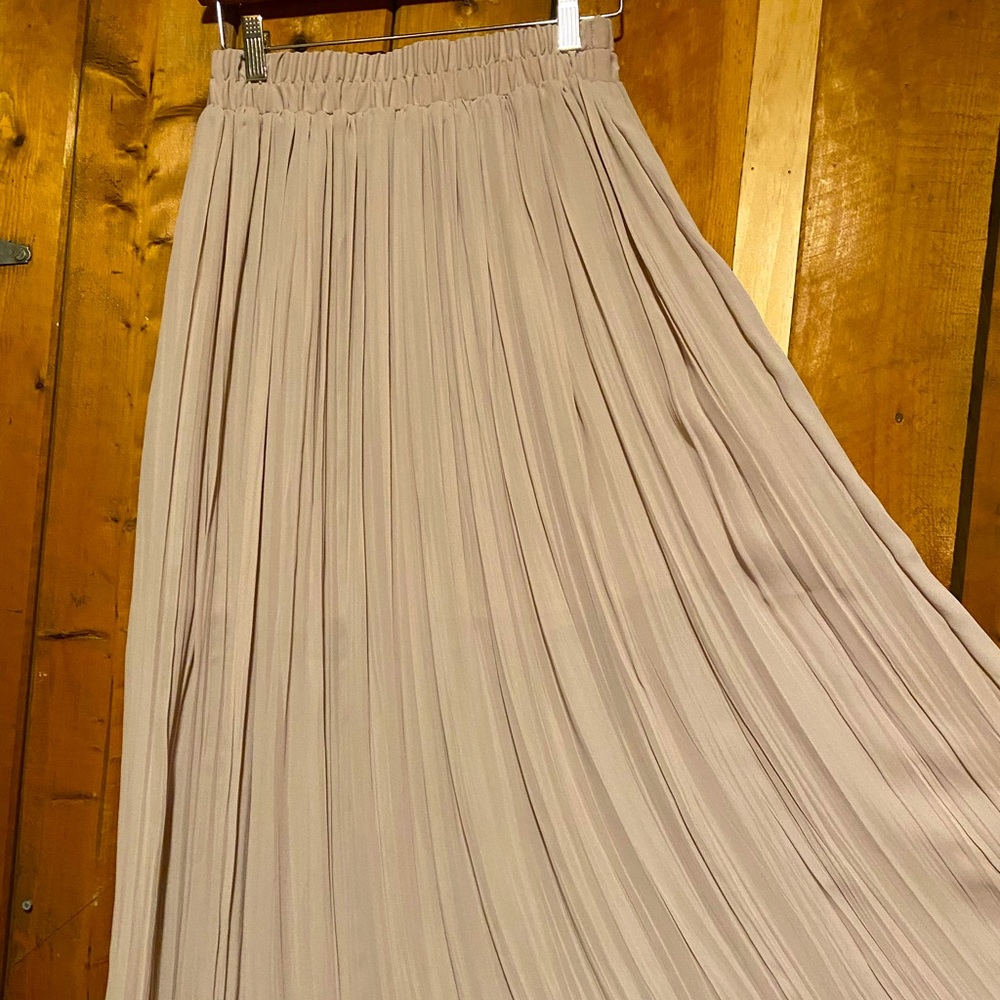 Long Nude Pleated Skirt